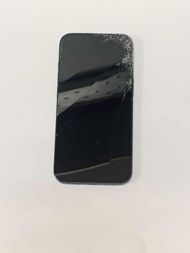 豊川市でiPhone 14の画面交換修理】落下による画面割れも当日60分で